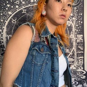 Levi’s cropped denim vest